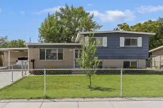 Juli-and-Brett-Real-Estate-previous-home-sold-2023-Sunset Juli-and-Brett-Real-Estate-previous-home-sold-2023-Sunset